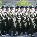 Як проводиться парад на день перемоги?