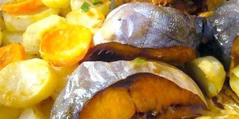 Як приготувати рибу з картоплею в рукаві?