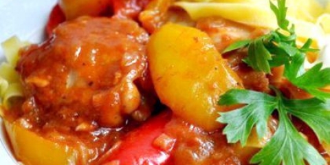 Як варити гуляш з курки?