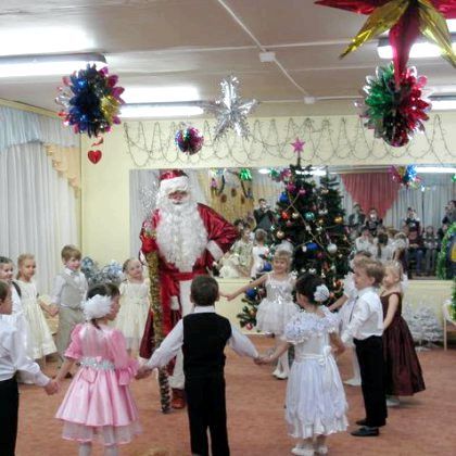 Сценарій дитячого новорічного ранку