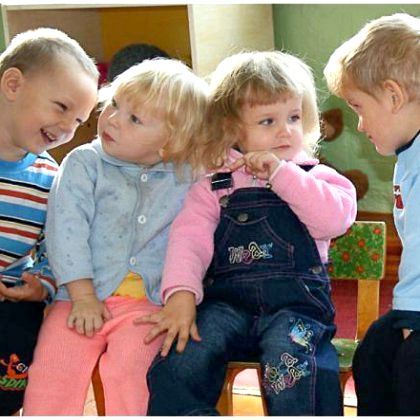 Як навчити дитину спілкуватися з однолітками?