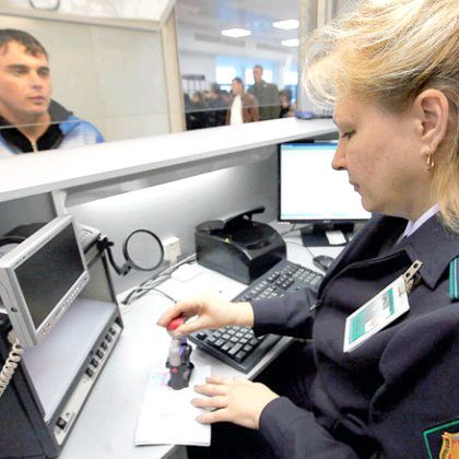 Як дізнатися, чи є борг при виїзді за кордон?