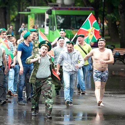 Які армійські пісні слухають на день прикордонника?